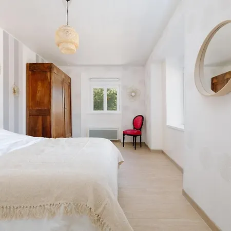 Maison Spacieuse Avec Jardin - 10 Min Ferienhaus Besneville
