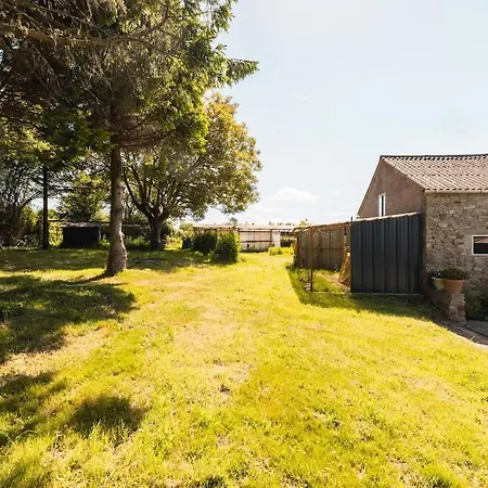 Maison Spacieuse Avec Jardin - 10 Min Ferienhaus Besneville