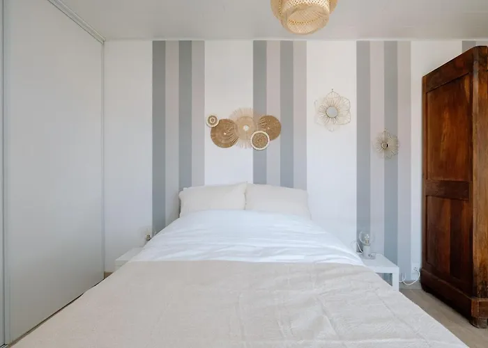 Holiday home Maison Spacieuse Avec Jardin - 10 Min *